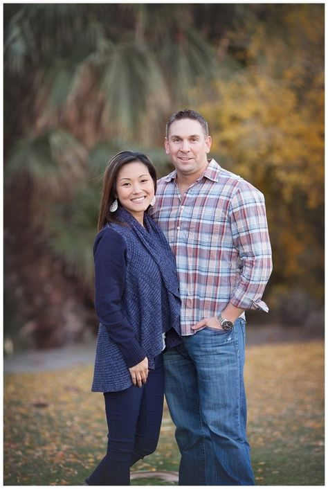 Always get pictures of mom and dad during a family session. Love the fall colors! Mom And Dad Poses, Mom And Dad Pictures, Mom And Dad Photos, Pictures Of Mom, Md Photoshoot, Older Couple Photography, Older Couple, Dad Pictures, Large Family Photos