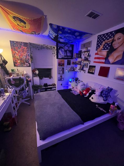 Supreme Room Ideas, Hiphop Bedroom Ideas, Gangsta Room Ideas, Gangsta Bedroom, Rapper Bedroom, Streetwear Bedroom Ideas, Hype Beast Bedroom Ideas, Streetwear Bedroom, Teen Bedroom Ideas For Boys