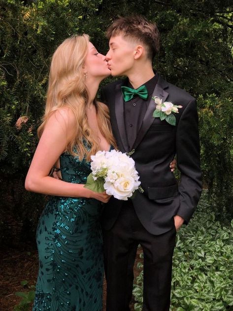 Green Prom Couple, Heathcliff And Catherine, Prom Outfits For Couples, Couple Prom Pictures, Elizabeth Bennet And Mr Darcy, Homecoming Couple, Catherine Earnshaw, Couples Prom, Couple Prom