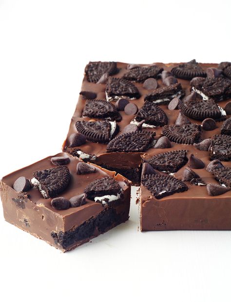 Oreo Truffle Chocolate Bar made with four ingredients | Sweetest Menu Brownies Decorados, Oreo Truffle, Truffle Chocolate, Cheesecake Truffles, Oreo Truffles, Chocolate Cups, Oreo Cookies, Chocolate Truffles, Dessert Bars