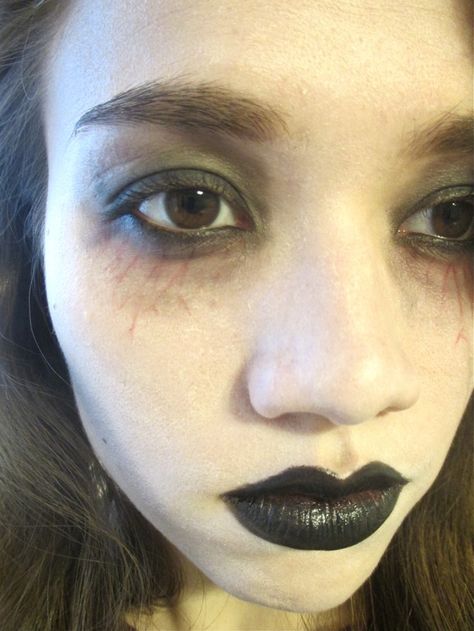 Easy Zombie Makeup That You Can Do With Products You Already Own (Braaaaaiiinnnss Sold Seperately) | Bustle Zombie Girl Makeup, Zombie Bride Makeup, Easy Zombie Makeup, Zombie Face Makeup, Kids Zombie Makeup, Zombie Makeup Diy, Zombie Makeup Easy, Zombie Make Up, Zombie Makeup Tutorials