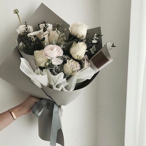 Flower Bucket, Flowers Bouquet Gift, Grey Flowers, Beautiful Flower Arrangements, Luxury Flowers, Bouquet Of Flowers, Bunch Of Flowers, Flower Boxes, Ikebana