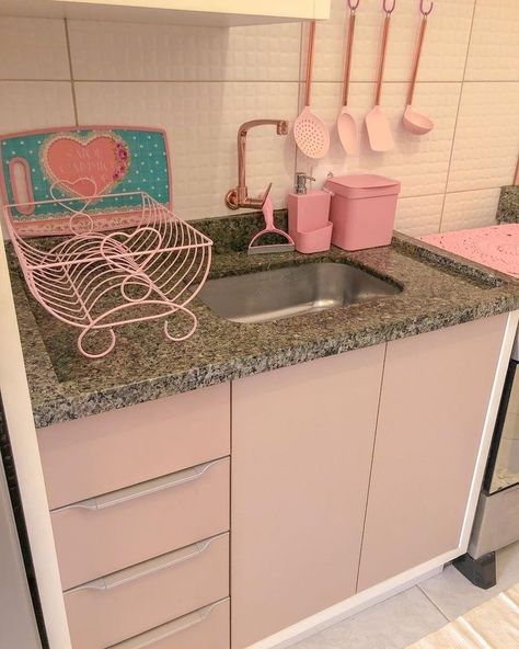 Girl Apartment Decor, Crockery Design, Kitchen Decor Apartment, Dream Apartment Decor, Aesthetic Kitchen, Pink Kitchen, Cute Kitchen, Kitchen Room Design, Kitchen Furniture Design