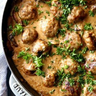 Meatball Stroganoff Recipe, Quick Meatballs, Beef Stroganoff Meatballs, Meatball Stroganoff, Easy Meatball, Beef Stroganoff Easy, Rhubarb Cake, Meatballs Easy, Stroganoff Recipe