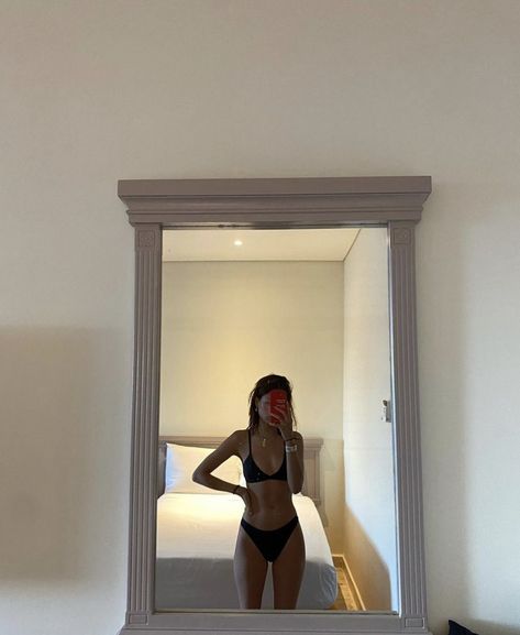 Mirror Selfie With Bikinis, Swimsuit Mirror Selfie, Cute Brunette, Pics Inspo, 2025 Vision, Mirror Pic, Dress Inspo, Body Inspiration, Outfit Inspo Fall