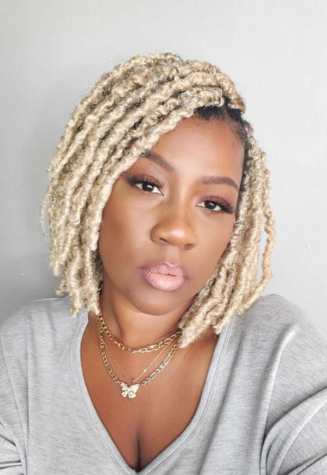 Short Blonde Faux Locs, Short Faux Locs Shoulder Length, Messy Faux Locs, Blonde Faux Locs, Short Faux Locs, Shoulder Length Blonde, Bob Blonde, Curly Styles, Blonde Hairstyles