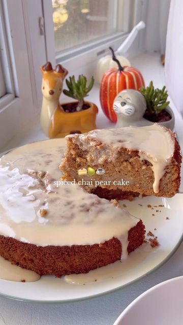 Viviane🦥🇱🇧🇭🇳 on Instagram: "spiced chai pear cake🥹a taste of fall in every bite! recipe is now posted below and in my bio! Pear cake: * 1 1/2 cups all purpose flour * 2 tsps powdered chai spice * 1 tsp cinnamon * 1/2 teaspoon baking soda * 1/2 teaspoon salt * 3/4 cup granulated sugar * 1/4 cup light brown sugar * 3/4 cup (1 ½ sticks) unsalted butter, softened * 2 large eggs * 1/4 cup chai (I just mixed powdered chai spice with whole milk) * 1 teaspoon vanilla extract * 2-3 pears, peeled, c Chai Spiced Pound Cake, Spiced Pear Cake Recipes, Spiced Pear Cake, Pear Spice Cake, Spiced Chai Pear Cake, Chai Cake, Baking Videos, Pear Cake, Spiced Pear