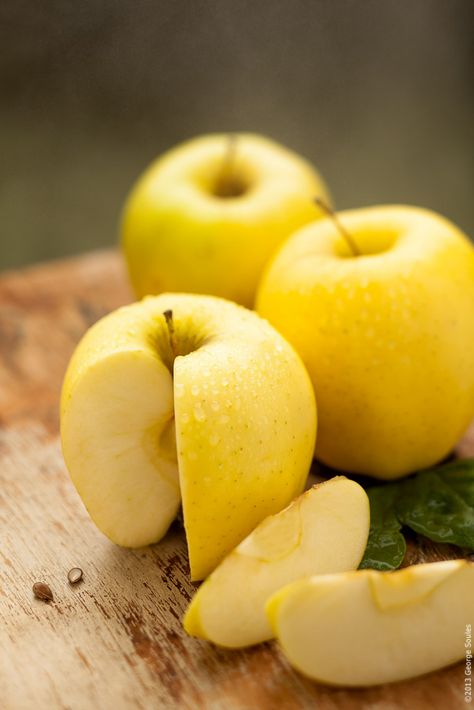 Golden Delicious Apple, Yellow Apple, Apple Varieties, Fruit Photography, Golden Apple, Apple Fruit, Group Meals, Delicious Fruit, Fruit And Veg