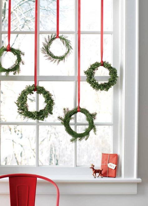 Apartment Holiday Decor, Diy Christmas Window, Window Wreath, Easy Christmas Wreaths, Mini Wreaths, Fabulous Christmas, Small Christmas Trees, Christmas Decorations For The Home, Diy Holiday Decor