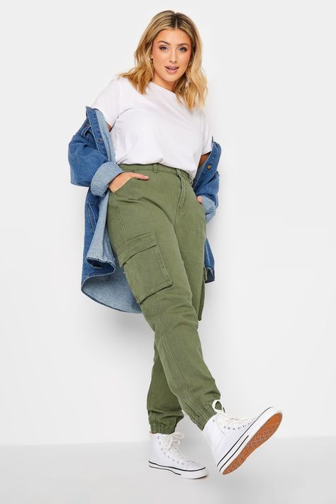 Medium Size Womens Fashion Outfits, Green Dress Outfit Plus Size, Neutral Outfits Women Plus Size, Size 14/16 Style, Womens Green Cargo Pants Outfit, Plus Size Green Pants Outfit, Plus Size Green Cargo Pants Outfit, Styling Cargo Pants Women Plus Size, Mid Size Cargo Pants Outfit