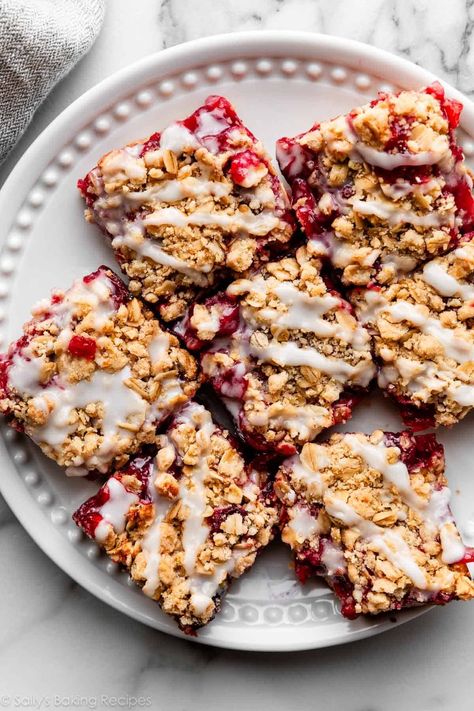 Cherry Crumb Bars, Cherry Pie With Crumb Topping Easy, Cherry Dessert Bars, Cherry Pie Topping Crumble, Sour Cherry Pie Filling, Cherry Pie Crumb Topping, Sour Cherry Crumble Bars, Cherry Pie Crumble, Cherry Pie Bars Recipe