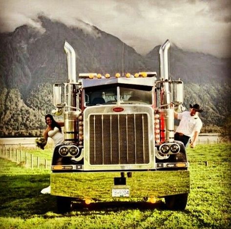 Trucker Engagement Photos, Trucker Wedding Ideas, Trucker Wedding, Car Themed Wedding, Engament Photos, Trucker Wife, Truckers Wife, Rustic Style Wedding, Cute Wedding Ideas