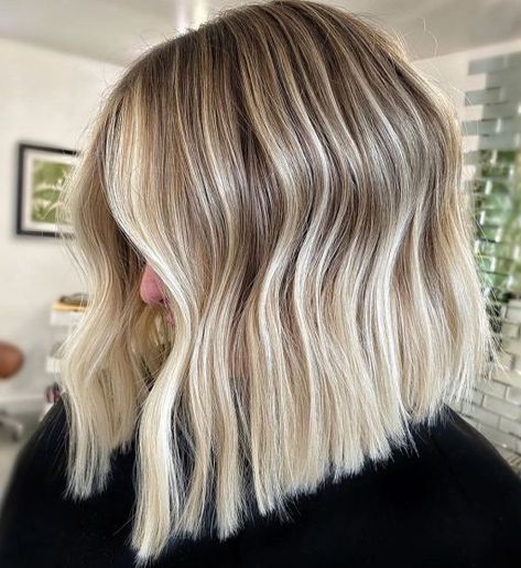 Angled Bronde Bob with Midshaft Wave Bronde Bob, Blonde Balayage Bob, Red Balayage Hair, Bob Haircut Ideas, Angled Bob Hairstyles, Trendy Bob Hairstyles, Dark Blonde Hair Color, Bronde Balayage, Hair Adviser