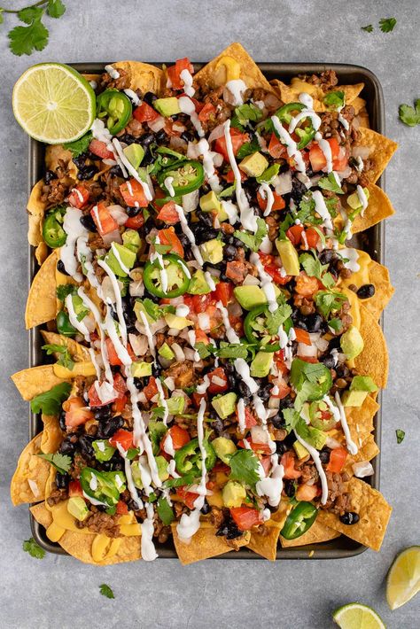 Vegan Superbowl Food, Instant Pot Beans Recipe, Vegan Nacho Cheese, Vegan Tacos Meat, Bean Nachos, Vegetarian Nachos, Vegan Nachos Cheese, Homemade Nachos, Nachos Recipe Easy