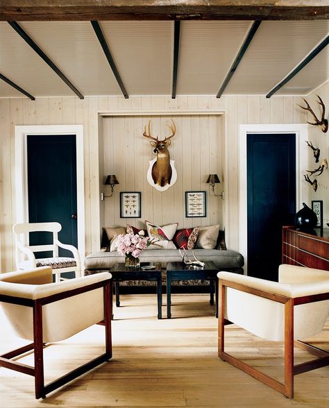 Create a Nook Modern Lodge Style, Dark Doors, Living Room New York, Masculine Interior, Modern Lodge, Masculine Decor, Hunting Lodge, Lodge Style, Lake Cabins