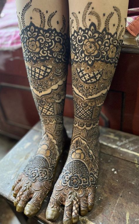 Leg Mehandi, Latest Mehndi Designs Wedding, Leg Mehendi Design, Simple Henna Designs Hand, Leg Mehndi, New Bridal Mehndi Designs, Legs Mehndi Design, Mehndi Designs Bridal Hands, Latest Henna Designs