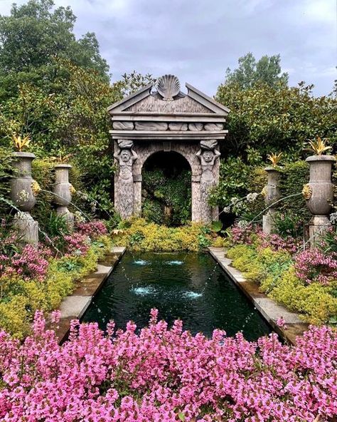 Alexander Hoyle on Instagram: "Arundel in August 💚 #englishgarden #bannerman #garden #summer #flowers #castle #gardening #gardendesign #inspiration #alexanderhoyle" Wild Flower Garden, English Castles, Landscape Designer, Castle Garden, Garden Park, Wildflower Garden, Wild Flower, The Castle, English Garden