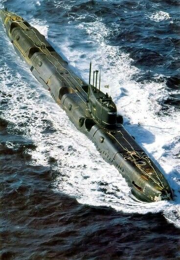 Submarine Pictures, Russian Submarine, Soviet Navy, Nuclear Submarine, Us Navy Ships, Cruise Missile, Navy Marine, Navy Military, Zero Tolerance