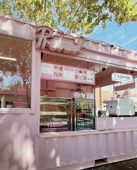 Small Food Truck Design, Boho Food Truck, Cute Food Truck Design, Pink Coffee Truck, Bakery Food Truck Ideas Coffee Shop, Cute Coffee Shop Ideas, Candy Food Truck, Bagel Food Truck, Aesthetic Food Truck