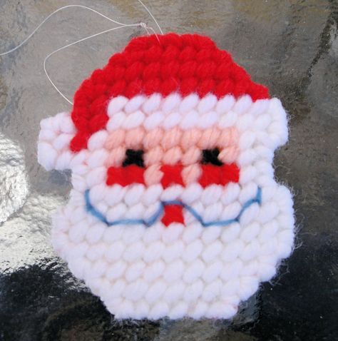 Plastic Canvas Crafts Christmas, Quilt Magnets, Plastic Canvas Santa, Plastic Canvas Books, Diy Fabric Crafts, Plastic Canvas Ornaments, Plastic Canvas Stitches, Moms Crafts, Plastic Canvas Tissue Boxes