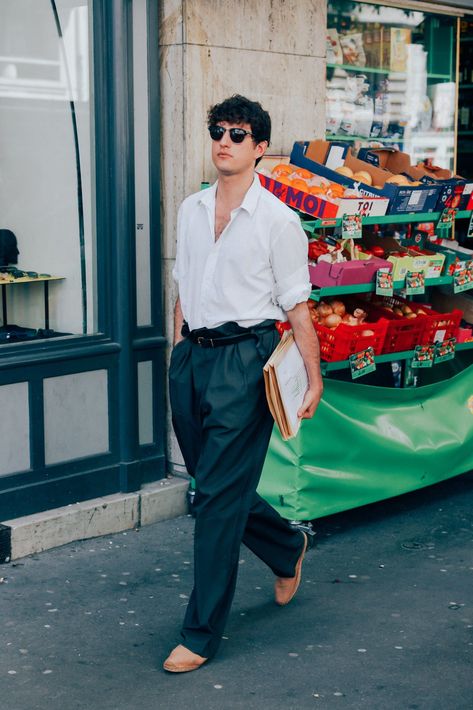 The Most Stylish Men in Paris Show You How to Dress This Summer Photos | GQ #CasualSummerFashion Paris Outfit Ideas, Dress Like A Parisian, Most Stylish Men, Gq Style, Paris Mode, Paris Fashion Week Street Style, Gesture Drawing, Paris Outfits, Men Street