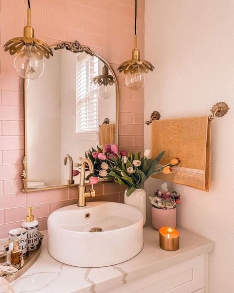 10 Ideas To Transform Your Bathroom Into A Spa - Decoholic Casa Vintage, Boho Beauty, 아파트 인테리어, Pink Bathroom, Dream Bathroom, Dream House Decor, Bathroom Makeover, Dream Home Design, Bathroom Inspiration