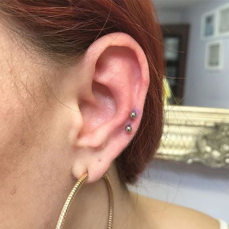 Double Auricle Piercing, Ear Piercings Video, Auricle Piercing, Ear Piercing Ideas, Ear Piercings Cartilage, Image Ideas, Piercing Ideas, Ear Piercing, Piercing Jewelry