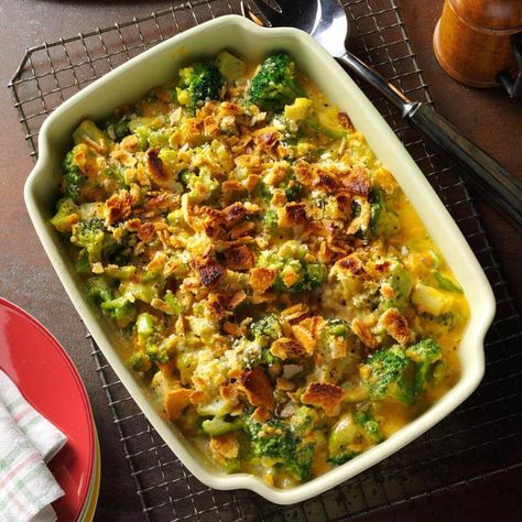 Crumb-Topped Broccoli Bake Frozen Vegetable Recipes, Recipe With Eggs, Vegetarian Casserole Recipes, Thanksgiving Casserole Recipes, Broccoli Casserole Recipe, Broccoli Side Dish, Thanksgiving Casserole, Vegetarian Casserole, Broccoli Bake