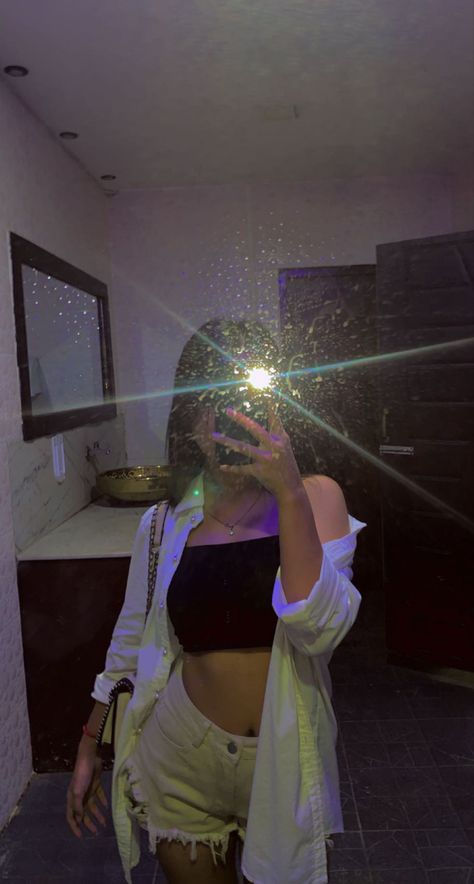 Mirror Selfie Dress Outfit, Mirror Selfie With Face, Girls Mirror Snaps, Classy Trendy Outfits, Aesthetic Outfits Plus Size, Instagram Dress, Cute Instagram Pictures, Friend Poses Photography, Stylish Photo Pose