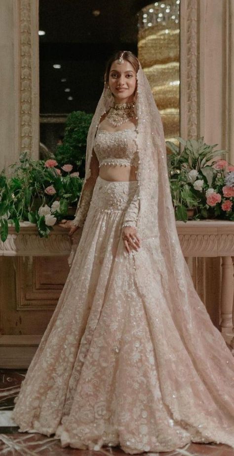 Indo Western Outfit, Golden Lehenga, Engagement Dress For Bride, Latest Bridal Lehenga Designs, Baju Kahwin, Bridal Lehenga Designs, Latest Bridal Lehenga, Wedding Lookbook, Desi Wedding Dresses