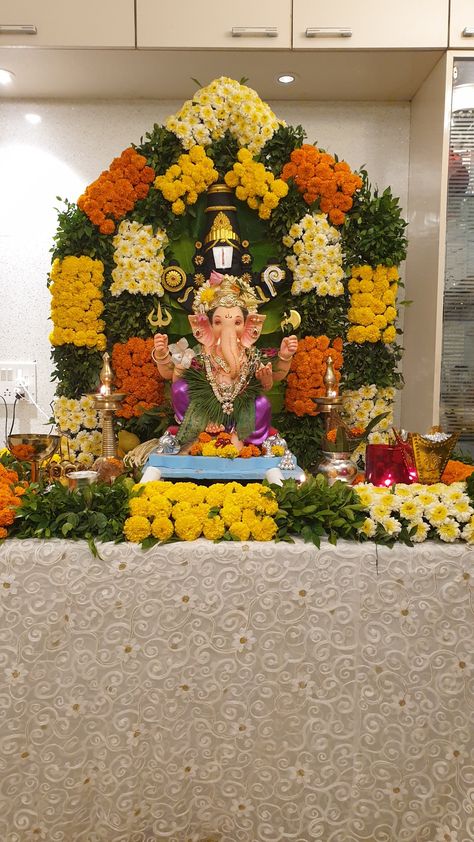 Ganapati Decoration Theme, Ganpati Flower Decoration, Flower Mala, Lotus Decoration, Door Flower Decoration, Flower Decoration For Ganpati, Ganpati Decoration Theme, Ganpati Decor, Varalakshmi Pooja