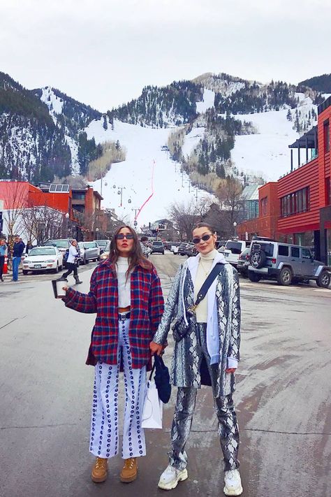 Aspen Outfit Winter, Cute Snow Outfits, Girly Vacation, Winter Ski Fashion, Mode Au Ski, Winter Festival Outfit, Ski Fits, Snow Outfits, Apres Ski Outfits