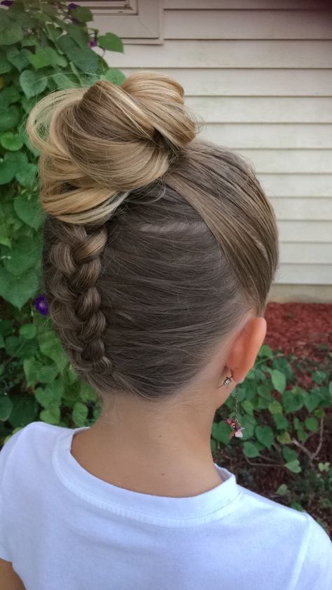 Underneath Braid Bun, Upside Down Dutch Braid Bun, Under Braid Bun, Braid From Bottom To Top, Upside Down French Braid Bun, Dutch Braid To Bun, Cute Dutch Braid Hairstyles, Upside Down Braid Bun, Upside Down Dutch Braid