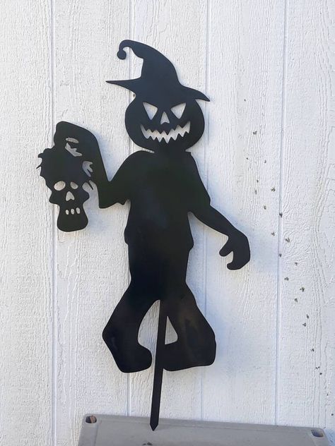 Scary Halloween Decorations Diy, Halloween Scarecrow, Prop Making, Metal Yard Art, Scary Halloween Decorations, Scary Pumpkin, Metal Projects, Metal Art Projects, Hallows Eve