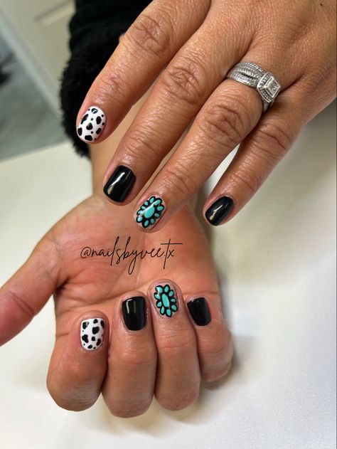 Gel Nails Ideas Round Shape, Western Print Nails, Short Dip Powder Nails Western, Western Cowgirl Nails, Nails For Nashville Vacation, Western Gel Nails Short, Western Manicure, Western Short Nails, Western Toe Nail Designs