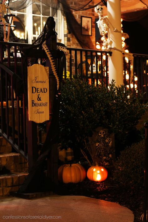 Spooky Bed And Breakfast, Halloween Bed, Dead And Breakfast, Haunted Village, Halloween Signs Diy, Outdoor Halloween Decor, Bed And Breakfast Inn, Halloween Kitchen, Love Halloween