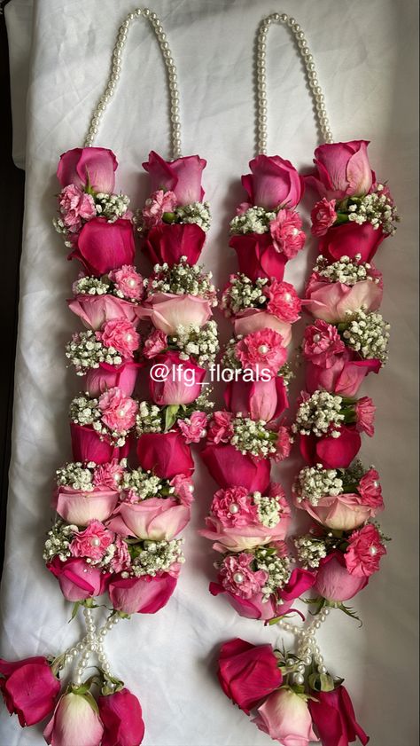 ALL PINK GARLANDS (haars) (malas) #malas #haars #garlands #weddingflowers Wedding Flower Haar Mala, Pink Rose Varmala, Wedding Varmala Indian Flower Garlands, Traditional Wedding Mala, Wedding Flower Necklace, Varmala Designs Flower Garlands, Rose Garland Wedding Indian, Flower Mala For Wedding, Pink Varmala