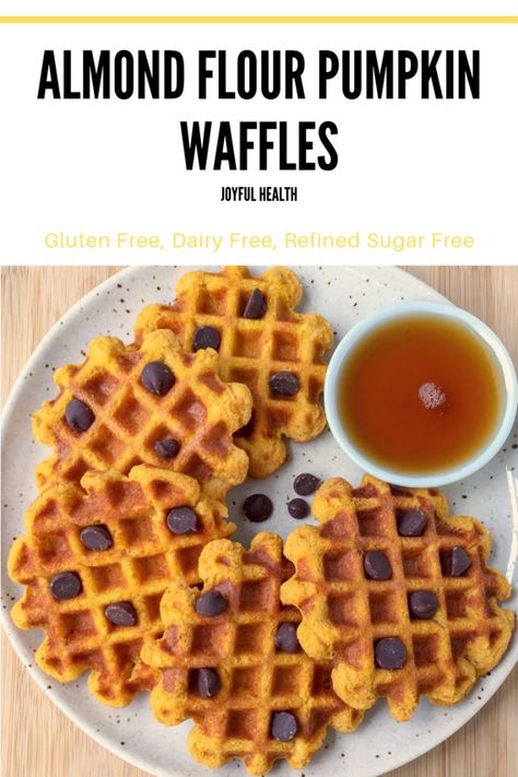 Pumpkin Waffles Healthy, Almond Flour Pumpkin, Pumpkin Flour, Almond Flour Waffles, Waffle Recipe Healthy, Keto Diet Foods, Low Carb Waffles, Waffle Iron Recipes, Waffle Ingredients