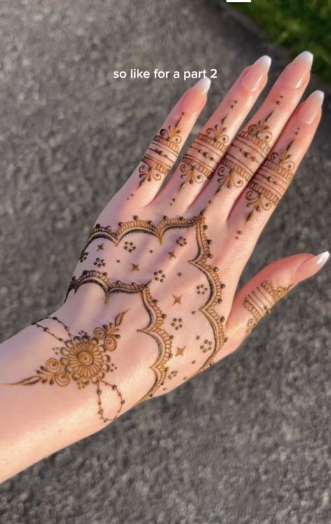 Mehndi Designs For Short Hands, Dainty Mehendi Designs, Asthetic Mehendi Design Easy, Mehendi Designs For Hands Simple Palm, Dainty Henna Designs, Nikkah Henna, Dainty Henna, Arabian Mehndi Design, Learn Henna