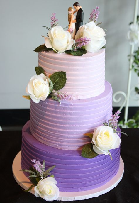 One Tier Purple Wedding Cake, 3 Tier Purple Cake, Lilac Sweet 16 Cake, Three Tier Cake Design, Purple Tiered Cake, Three Tier Cake Birthday, Purple Wedding Cake Ideas, Wedding Cake Designs Purple, Lilac Cakes