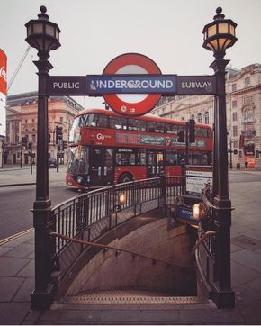 Piccadilly Circus, Westminster Pubs In London, Heart City, London Walking Tours, London Sightseeing, Best Pubs, London Aesthetic, Iconic London, Piccadilly Circus, London Tours