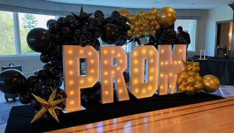 Great Gatsby Prom Theme, Great Gatsby Prom, Masquerade Prom, Great Gatsby Theme, Prom Themes, High School Prom, Gatsby Theme, Guys Night, Prom Decor