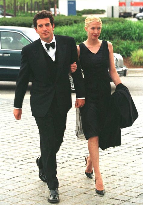 JFK Jr. and Carolyn Bessette-Kennedy style: The New York couple’s coolest looks | London Evening Standard Riviera Chic, Carolyn Bessette, Manolo Blahnik Sandals, Black Overcoat, Jfk Jr, Diana Vreeland, John John, Stylish Couple, Black Tie Gala