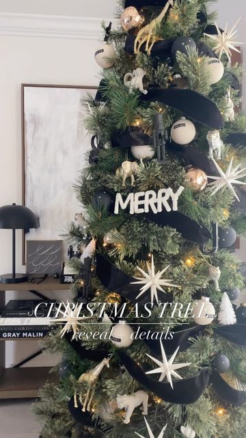 Black White And Gold Xmas Tree, Black White And Wood Christmas Tree, Green White And Black Christmas Decor, Black Tan Green Christmas Tree, Dark Green And Black Christmas Decor, Green Tree With Black Ornaments, Black White And Tan Christmas Tree, Black And Beige Christmas Tree, Black Boho Christmas Tree