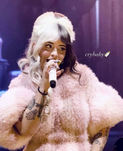 Photos of Melanie in London creds to @lilyrxbecca ♡ ♡ ♡ #melaniemartinez #foryou #portals #portalsalbum #portalsmelaniemartinez #trilogytourmeleniamartinez #fanpage #trilogytour #melaniemartinezfan #melaniemartinezfanpage #melanie #martinez #melaniefan Melanie Martinez Drawings, Melanie Martinez Photography, Jazmin Bean, London Tours, Love Me Forever, London Photos, Music People, Melanie Martinez, Just Amazing