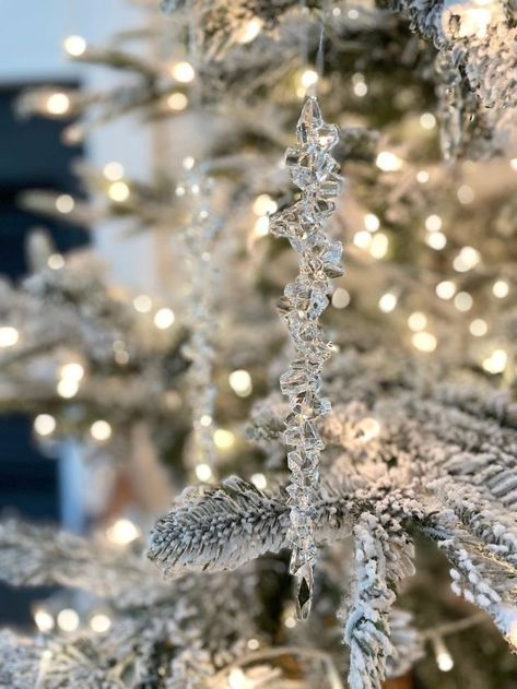 Forest Christmas, Frosted Christmas Tree, Silver Christmas Decorations, Crystal Christmas Tree, Icicle Ornaments, Christmas Yard Decorations, Christmas Tree Inspiration, Christmas Inspo, Beautiful Christmas Trees