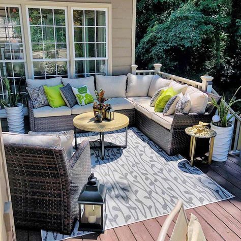 Summer Deck Decor, Deck Furniture Layout, Outdoor Deck Decorating, Fall Patio, Deck Seating, Deck Layout, Back Deck Decorating, Small Deck Decorating Ideas, Garden Wallpaper