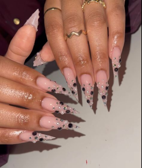 Birthday Nails Gel, Rhinestone French Tip Nails, Short Stiletto Nails Designs, Rhinestone French Tip, Acrylic Nails Wedding, Stilettos Nails, Stilleto Nails Designs, Stiletto Nails Designs, Short Acrylic