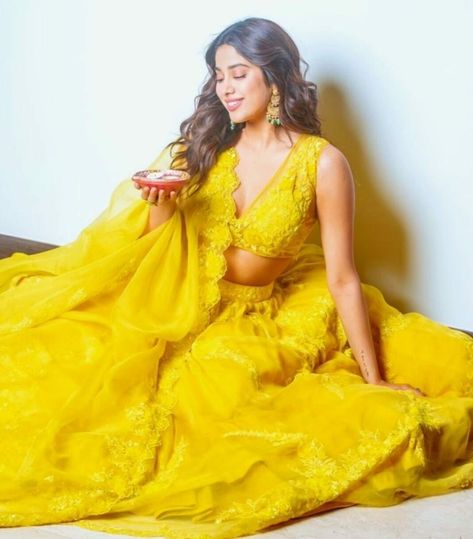 Janhvi kapoor in a yellow lehenga by Torani 1 Organza Floral Lehenga, Haldi Dress, Western Gown, Floral Lehenga, Organza Lehenga, Yellow Lehenga, Janhvi Kapoor, Wedding Function, Silk Organza