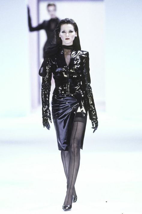 Mugler 1998, 1998 Couture, Goth Fits, 90s Runway Fashion, 20th Century Fashion, Shiny Clothes, Thierry Mugler, Dark Fashion, Looks Vintage